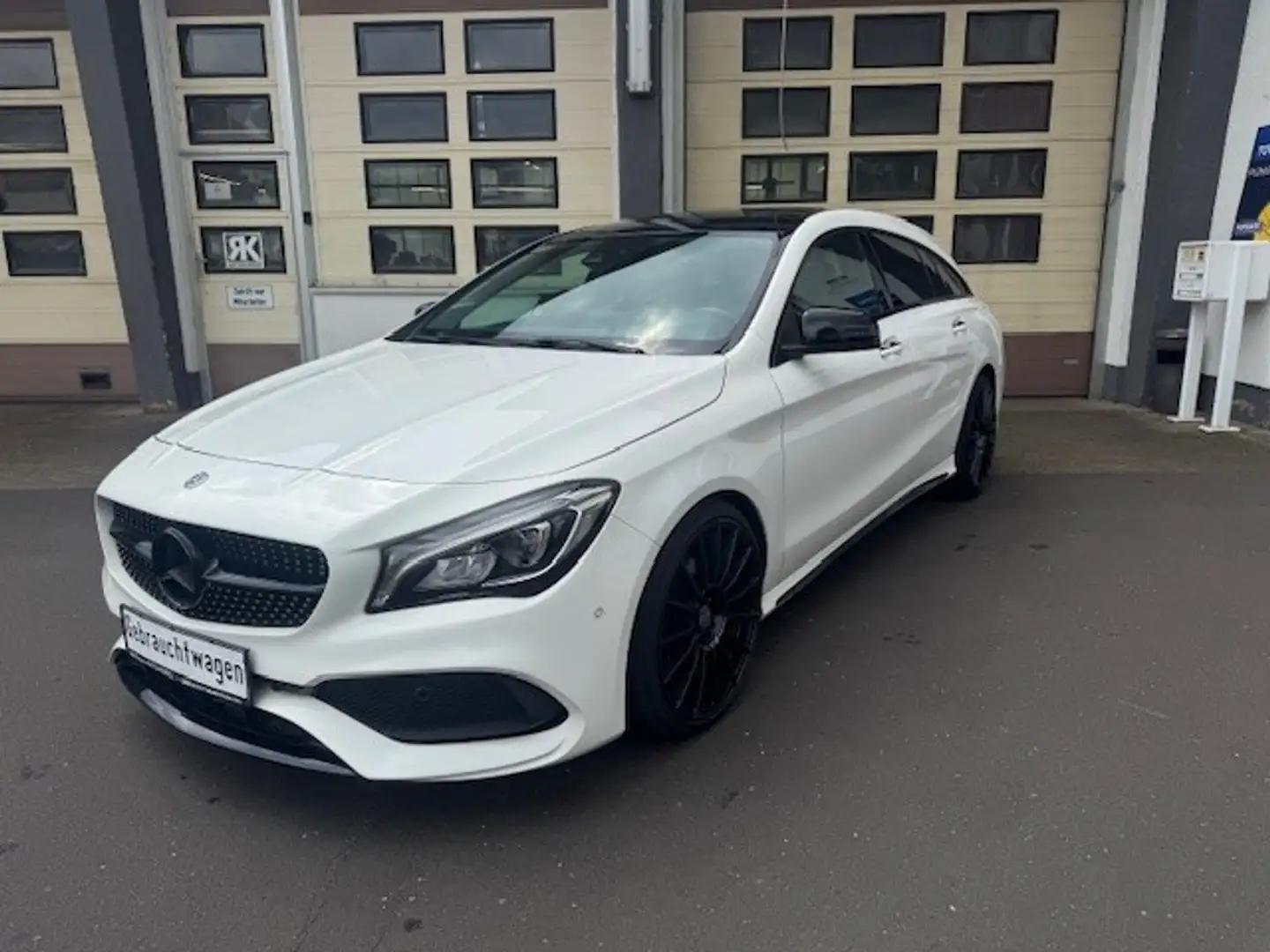 Mercedes-Benz CL A Shooting Brake CLA 200 AMG Line Panorama LED Alb - 2