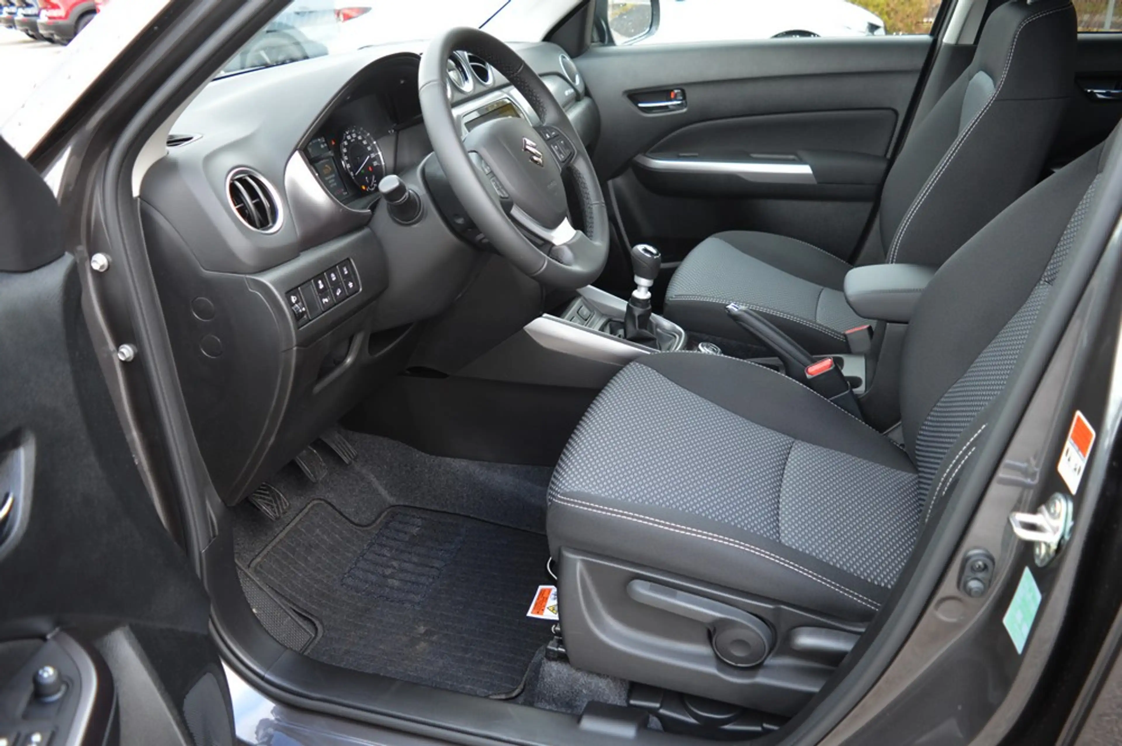 Suzuki Vitara 1.4 Hybrid Allgrip Comfort *ACC+LED+CAM* — photo 13