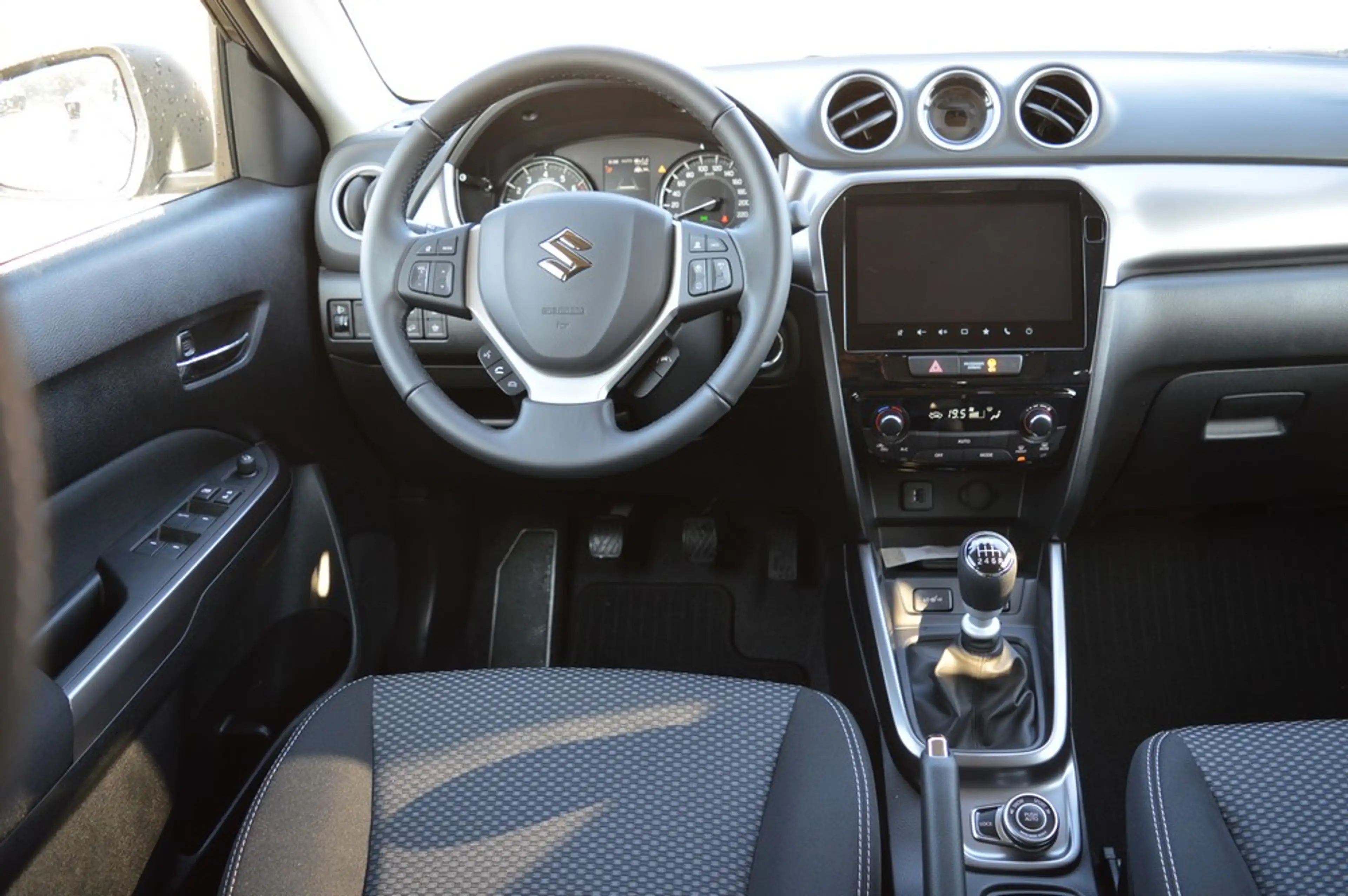 Suzuki Vitara 1.4 Hybrid Allgrip Comfort *ACC+LED+CAM* — photo 11