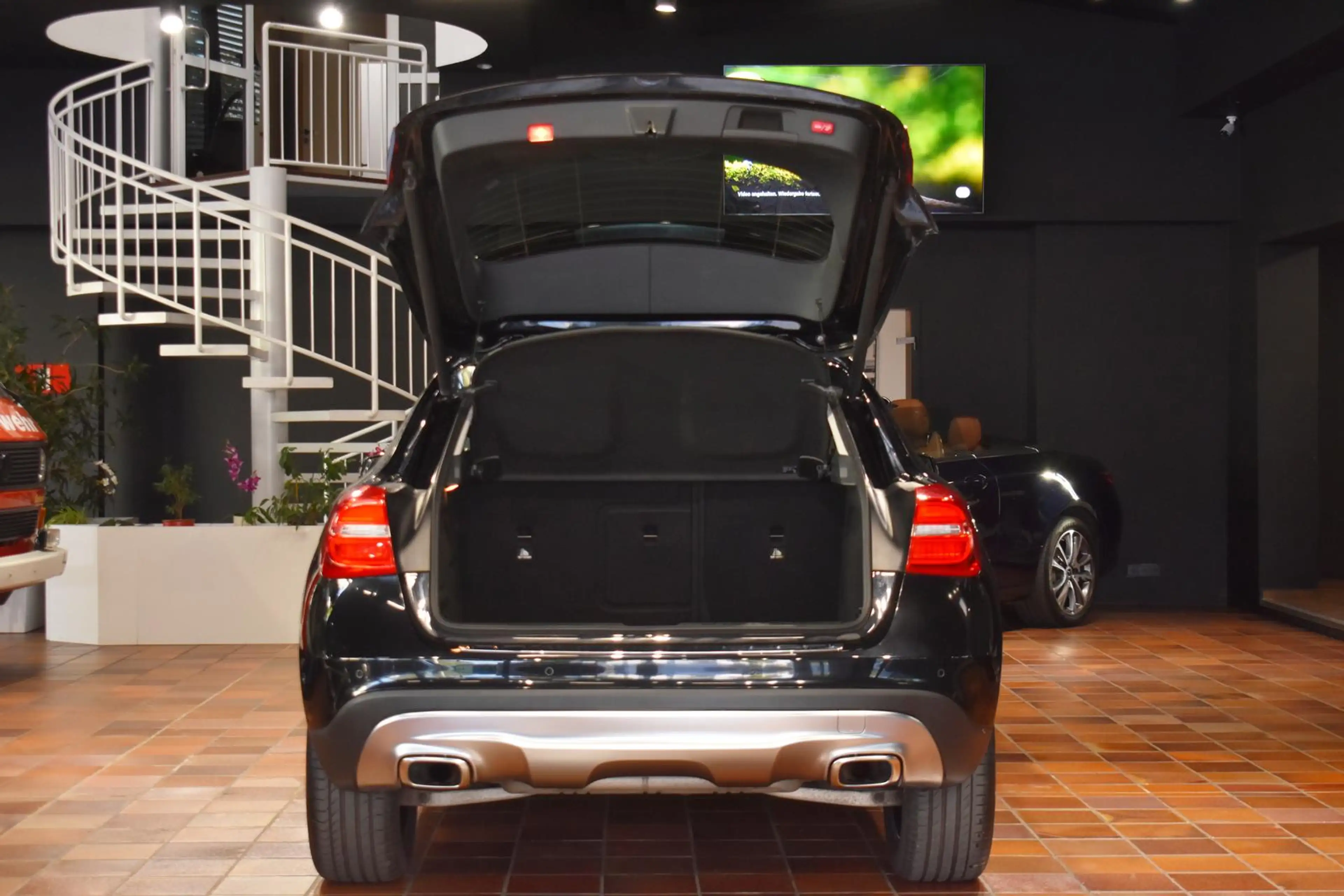Mercedes-Benz GLA 180 7G URBAN LEDER-SPORTSITZE EL.HECKKLAPPE NAVI SITZH — photo 5