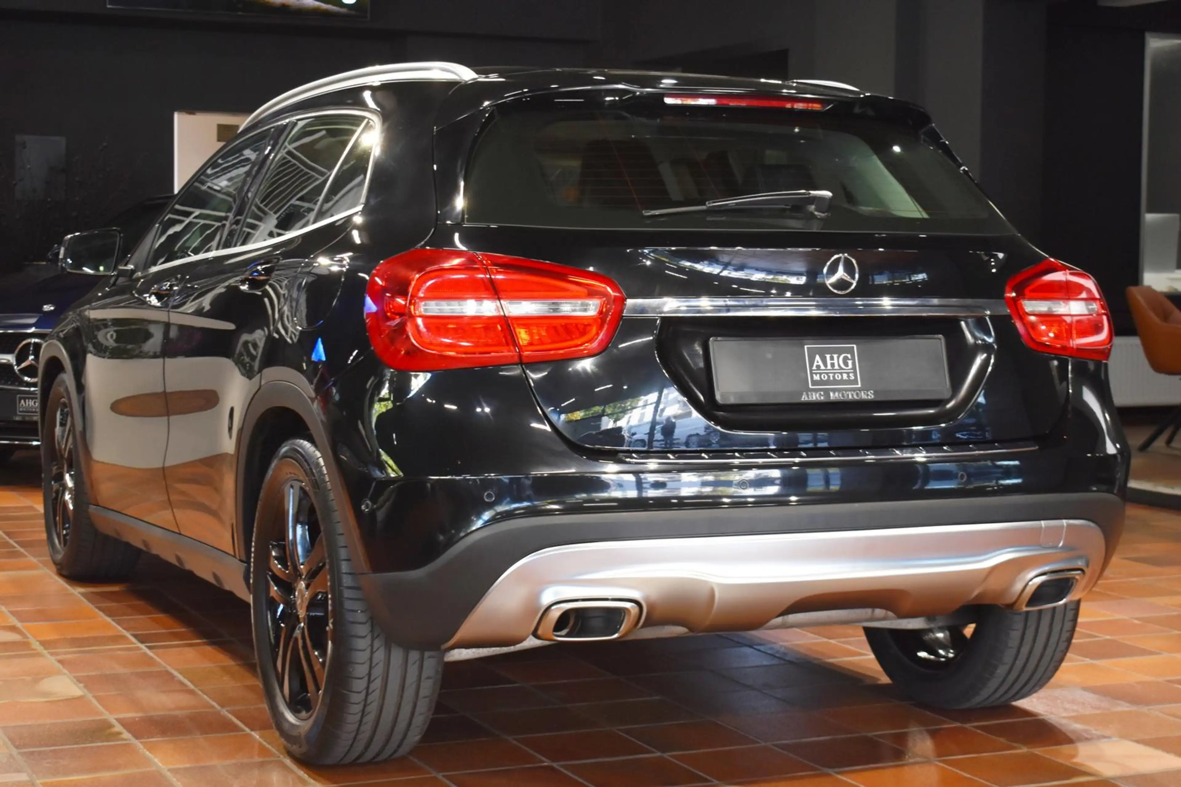 Mercedes-Benz GLA 180 7G URBAN LEDER-SPORTSITZE EL.HECKKLAPPE NAVI SITZH — photo 3