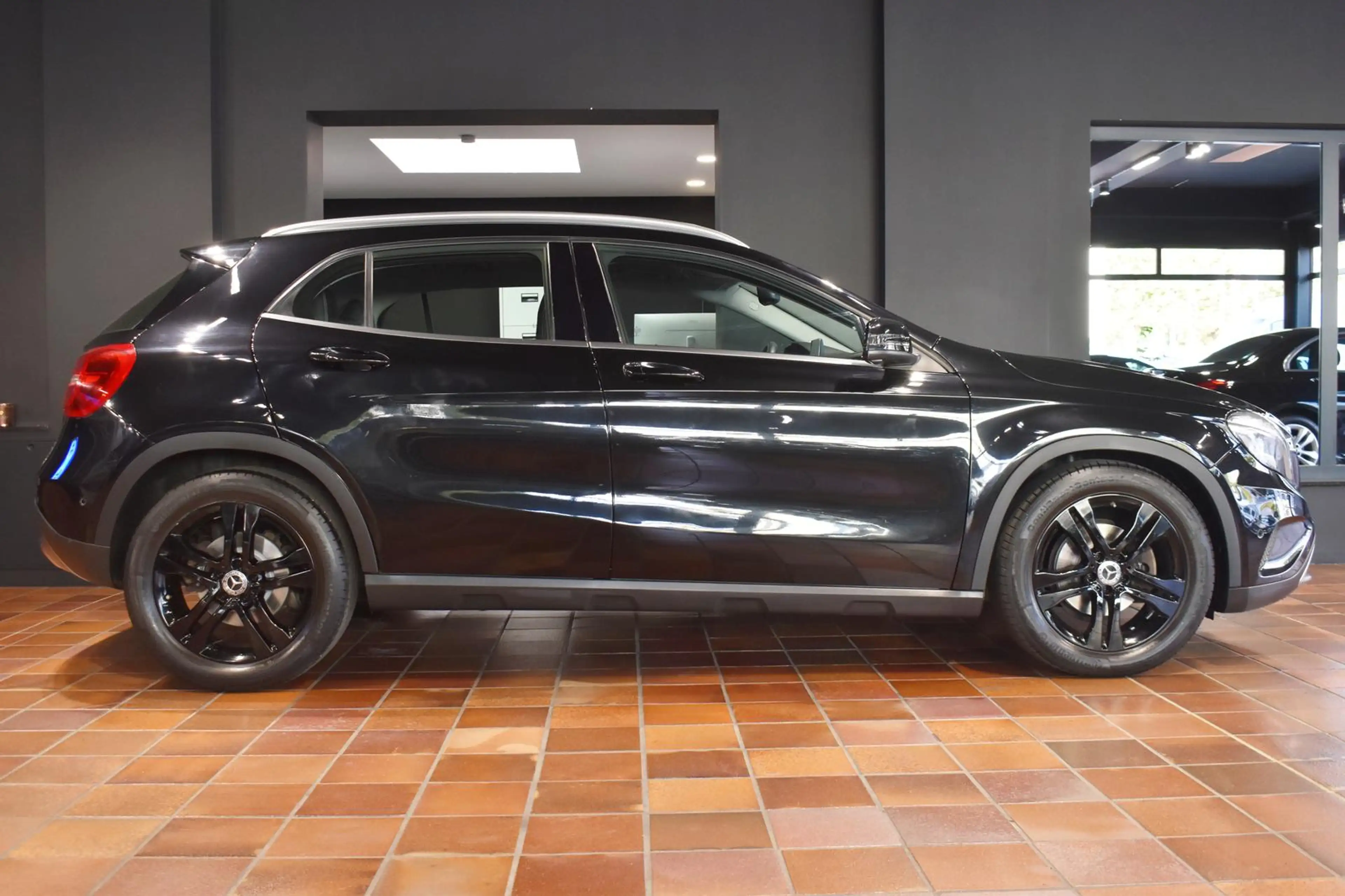 Mercedes-Benz GLA 180 7G URBAN LEDER-SPORTSITZE EL.HECKKLAPPE NAVI SITZH — photo 8