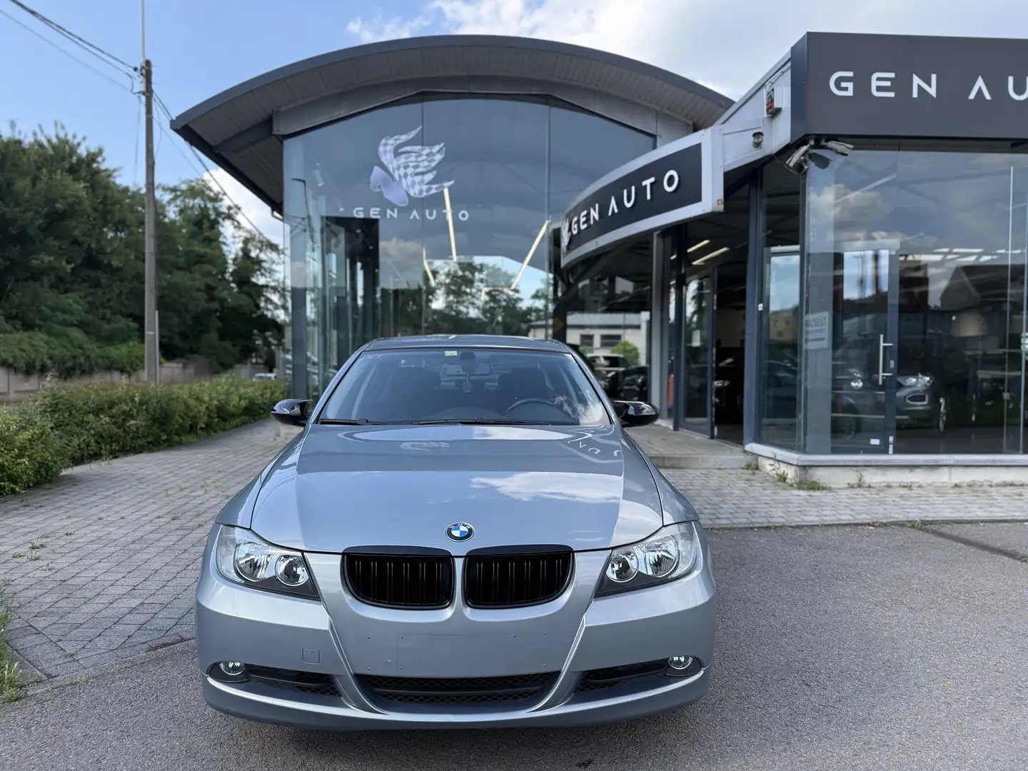BMW 320 i GPS Park assist Carplay Android Camera plava - 2