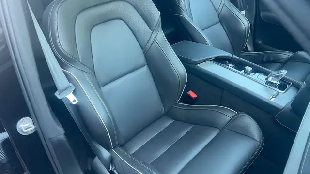 Volvo XC90 view 13