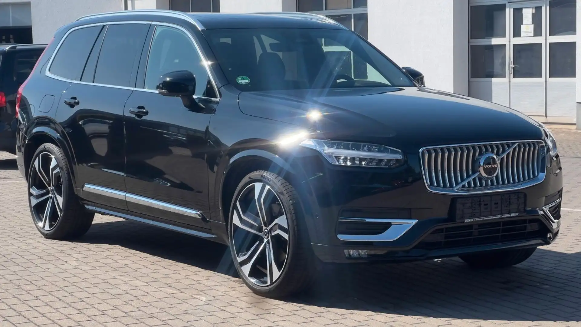Volvo XC90 B5 D AWD Plus Bright*STDHZG*360°*LUFT*ACC* Schwarz - 1