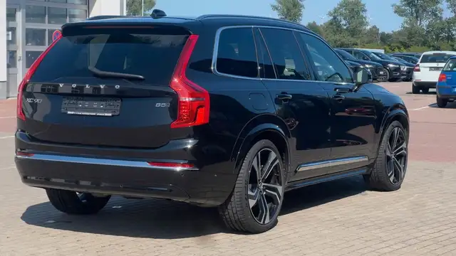 Volvo XC90 view 6