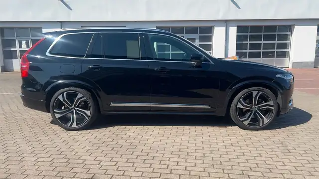 Volvo XC90 view 7