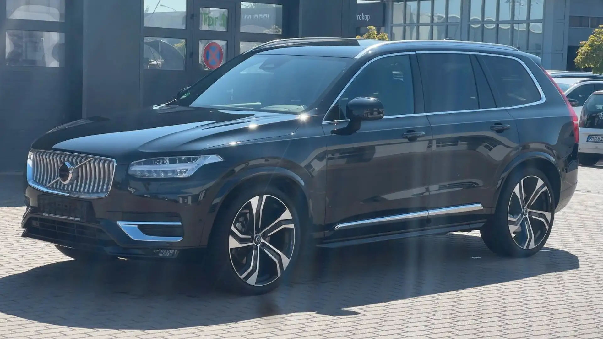 Volvo XC90 B5 D AWD Plus Bright*STDHZG*360°*LUFT*ACC* Schwarz - 2