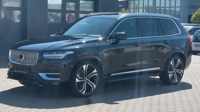 Volvo XC90 view 2