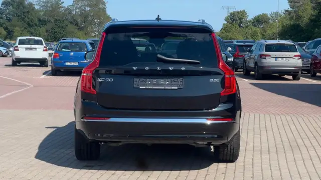 Volvo XC90 view 5