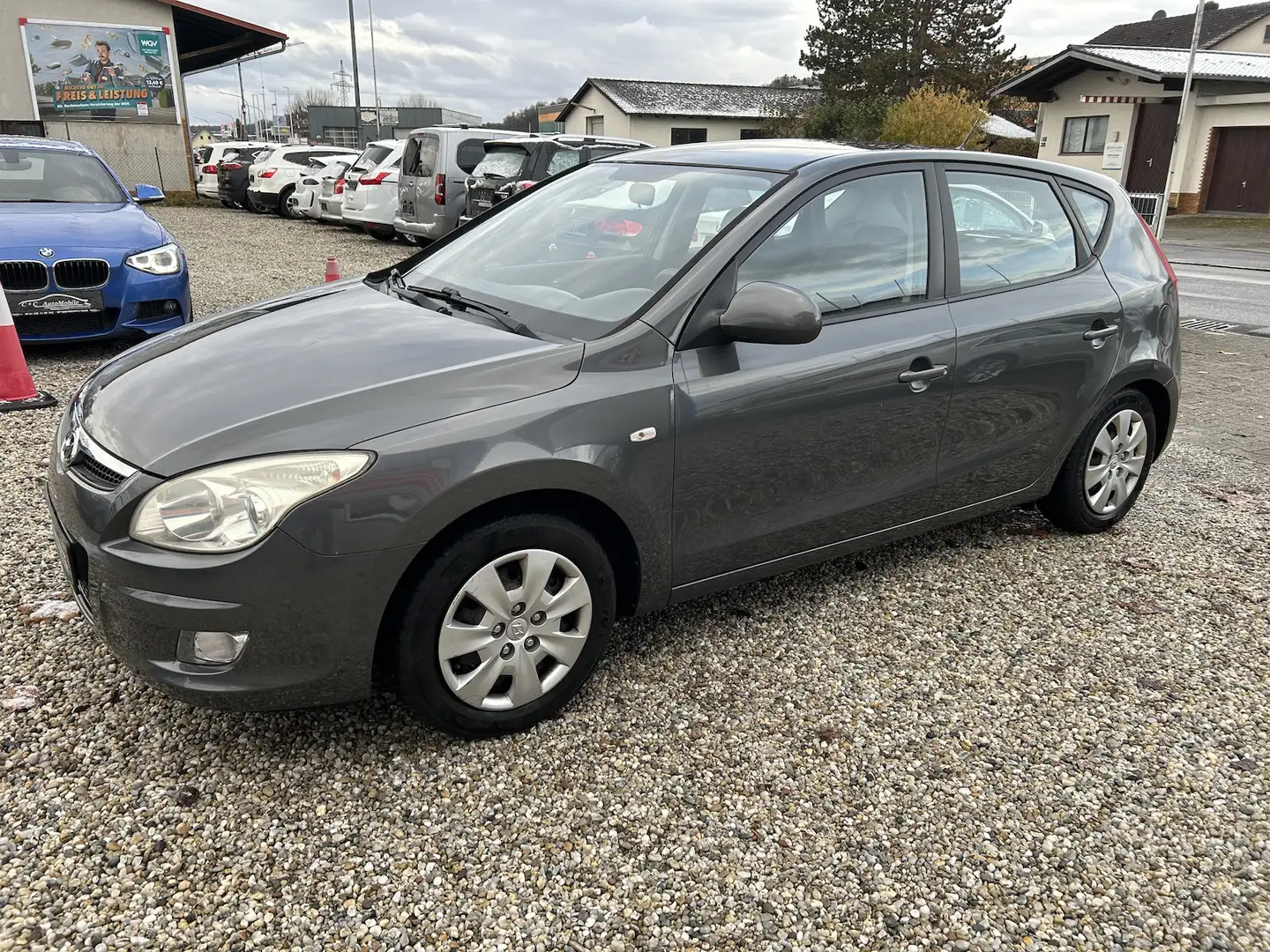 Hyundai i30 Comfort 1.6i Klima PDC Euro4 Grau - 1