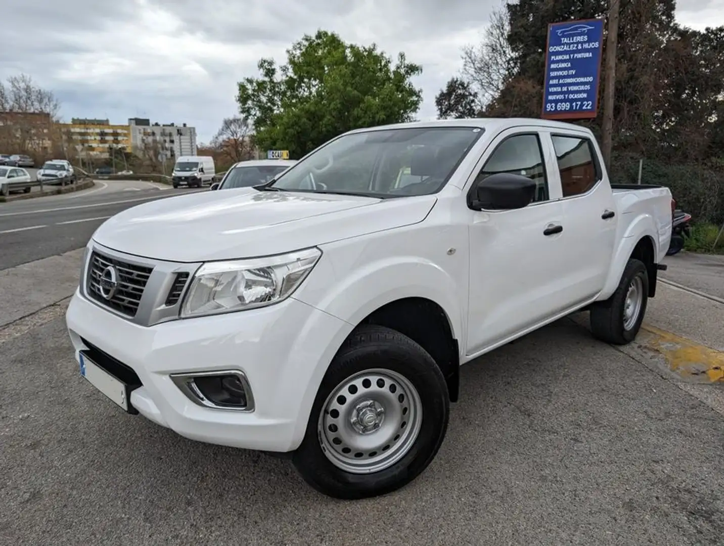 Nissan Navara 2.3dCi Doble Cabina Visia - 2
