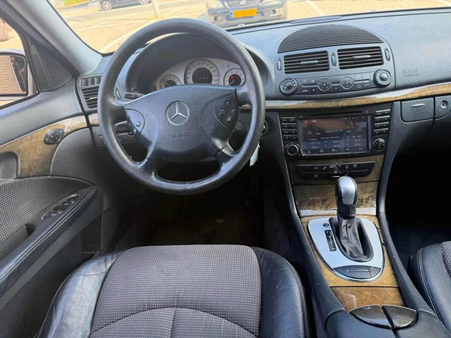 Mercedes-Benz E 240 240 Avantgarde AUT XENON PDC TREKHAAK RIJDT GOED N Beige - 2