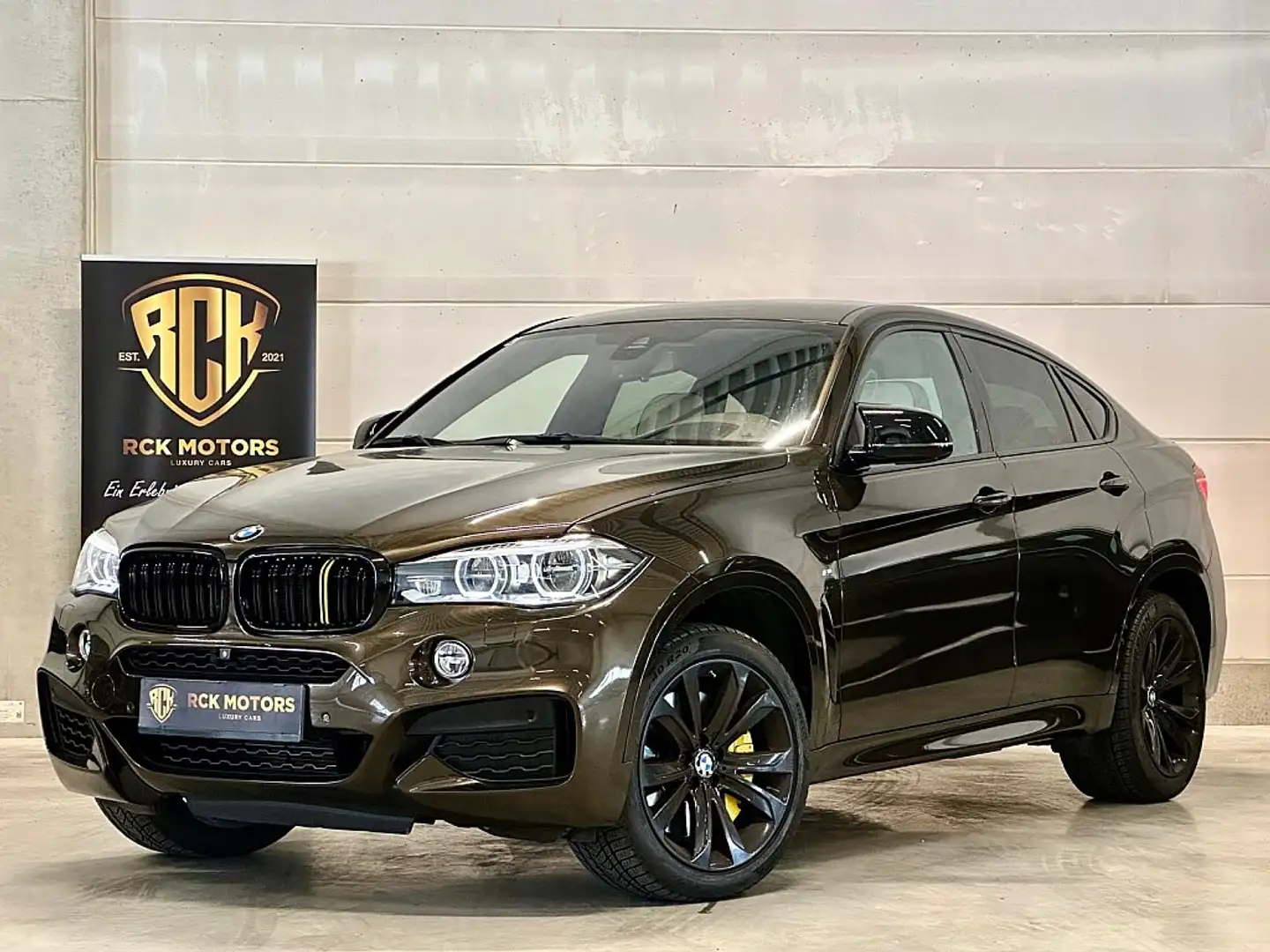 BMW X6 xDrive50i Sport Activity Coupé Aut. Brązowy - 1