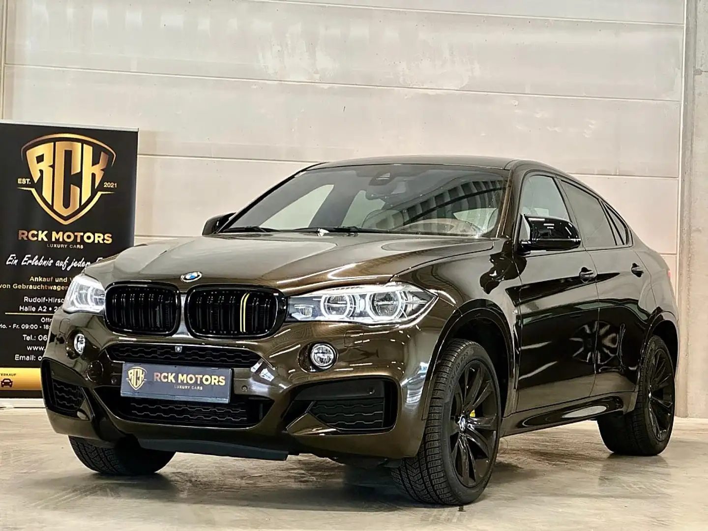 BMW X6 xDrive50i Sport Activity Coupé Aut. Brązowy - 2