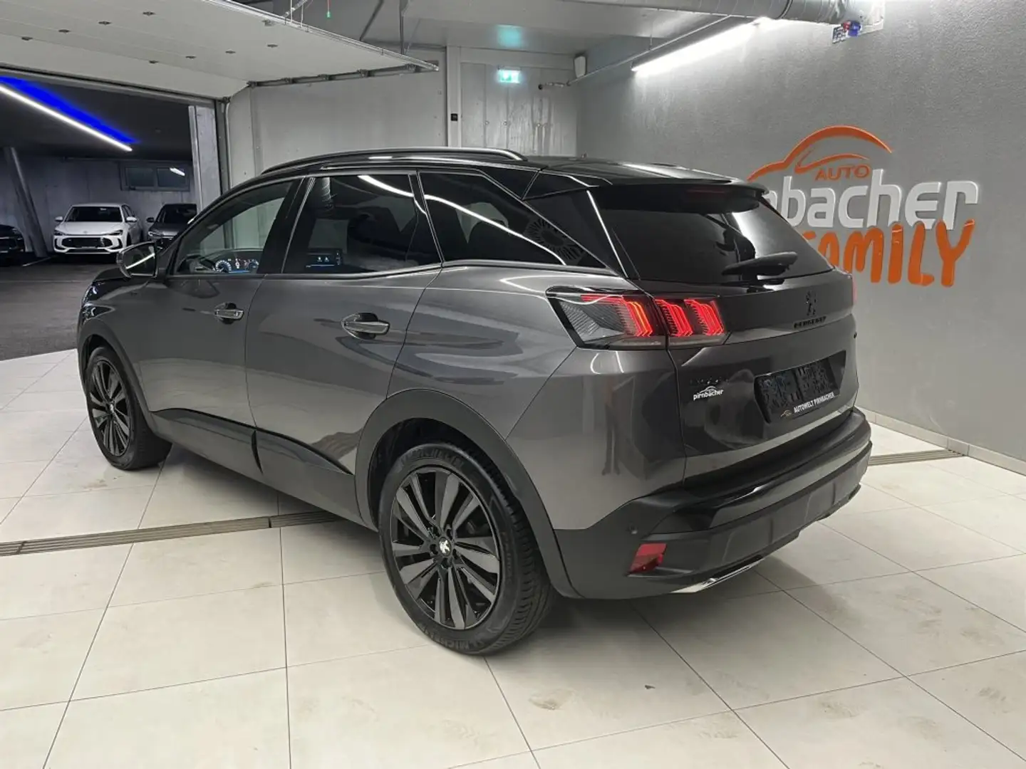 Peugeot 3008 GTPack 130 EAT8 Grau - 2