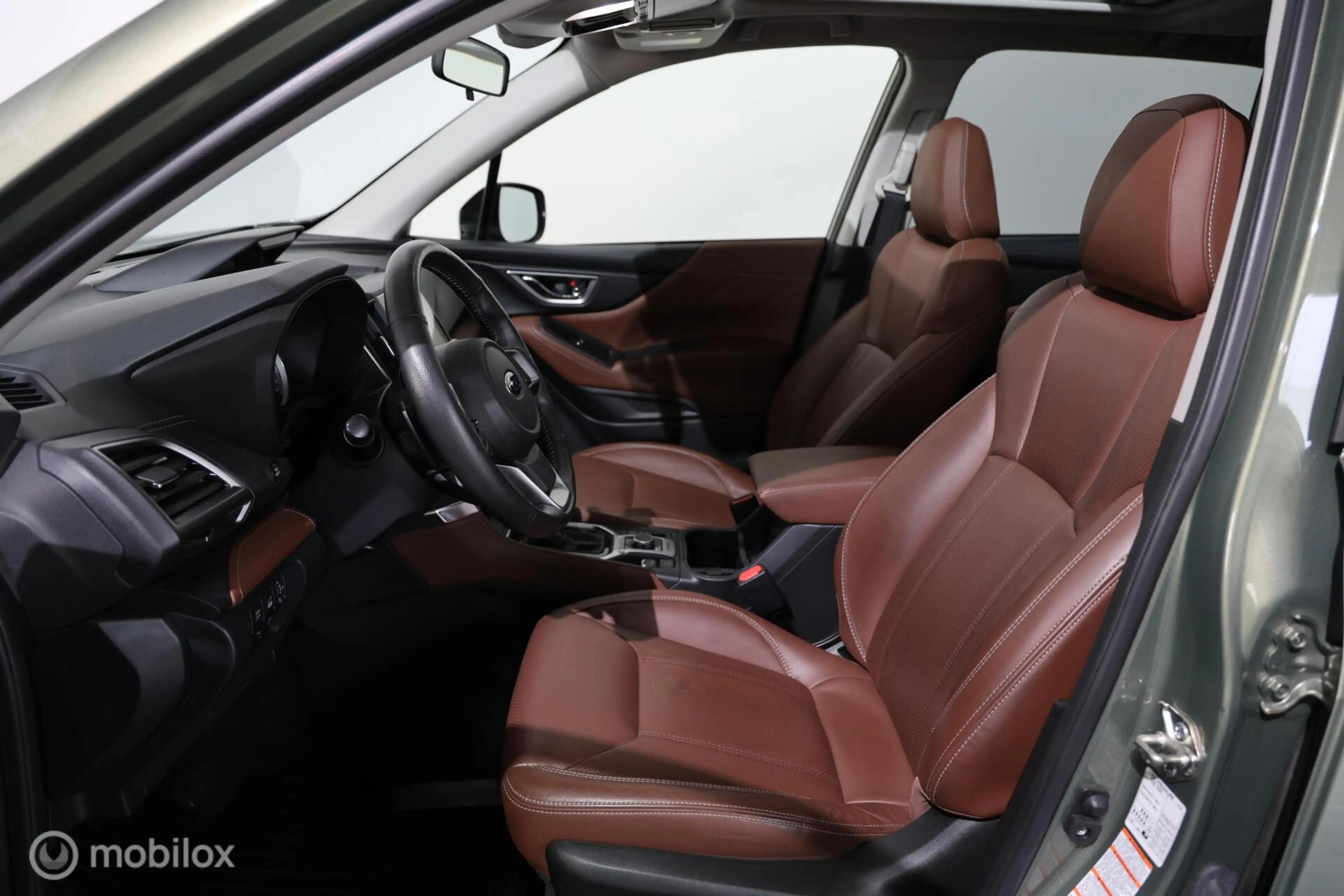 Subaru Forester 2.0i e-BOXER First Edition - Pano - Stuur/Stoelver — photo 11