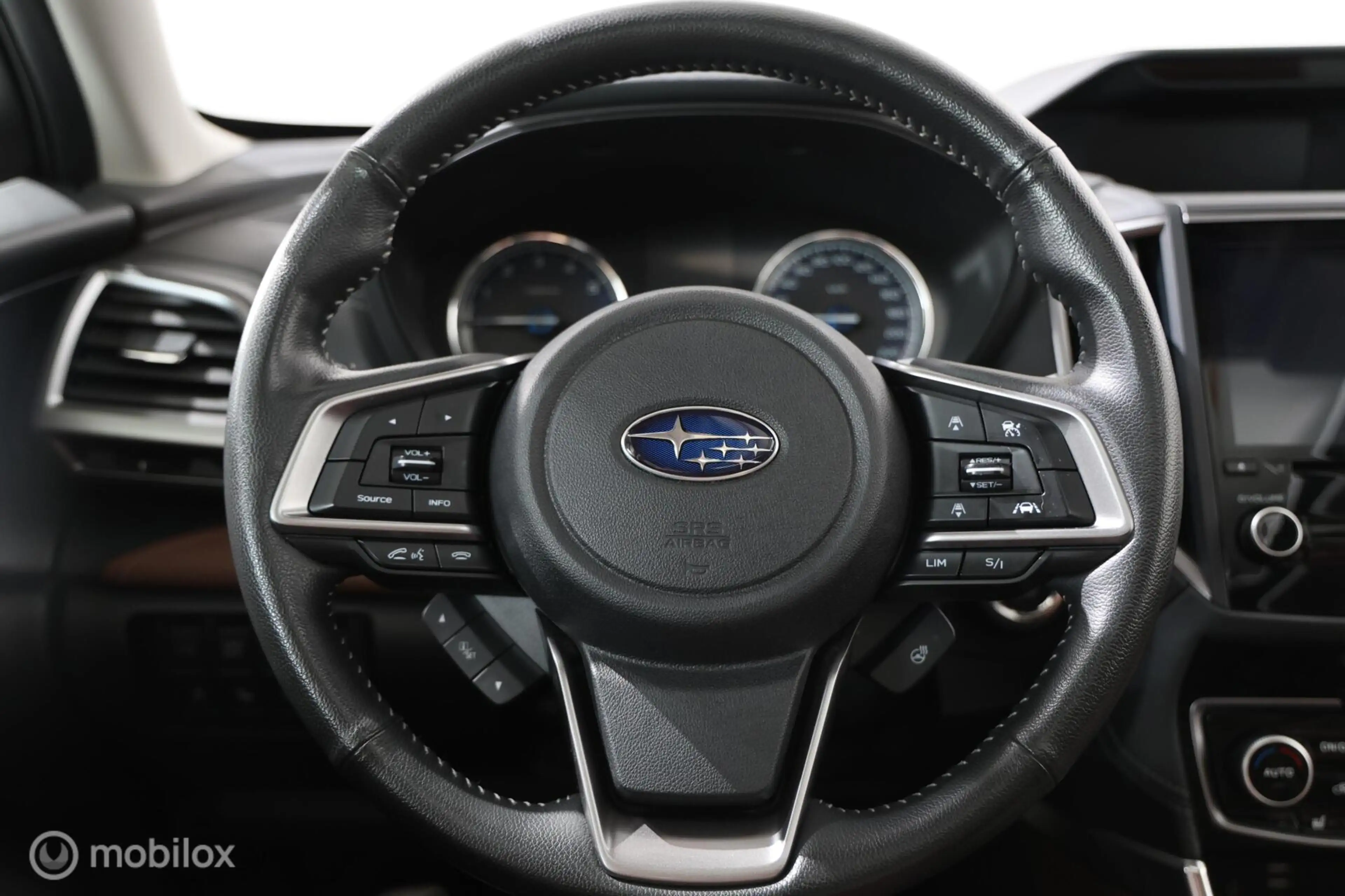 Subaru Forester 2.0i e-BOXER First Edition - Pano - Stuur/Stoelver — photo 15