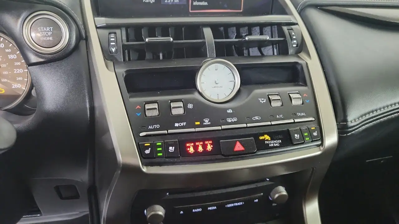 Lexus NX снимка Lexus NX