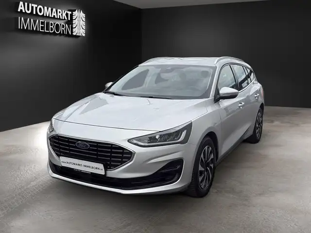 Ford Focus view 3
