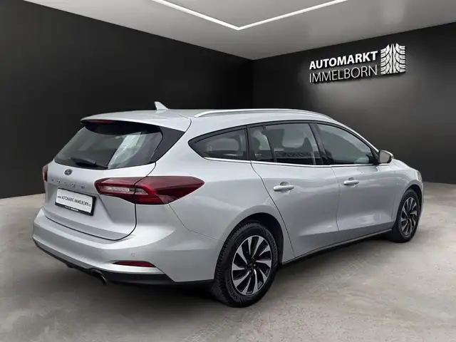 Ford Focus view 8