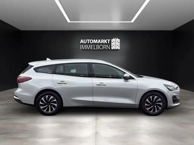 Ford Focus view 11