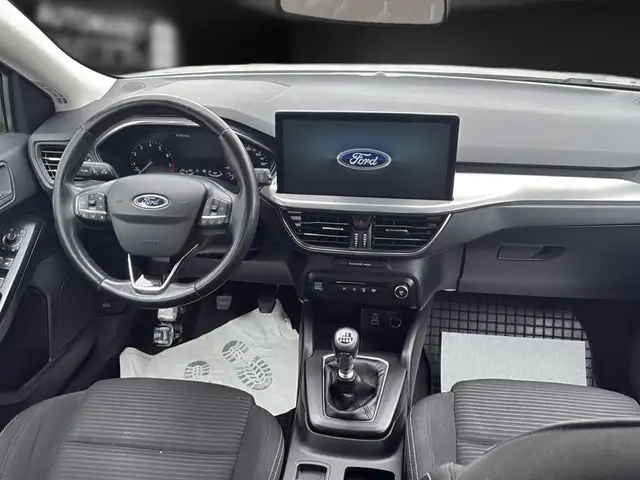Ford Focus view 14