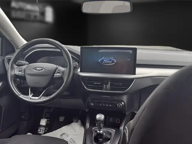 Ford Focus view 15