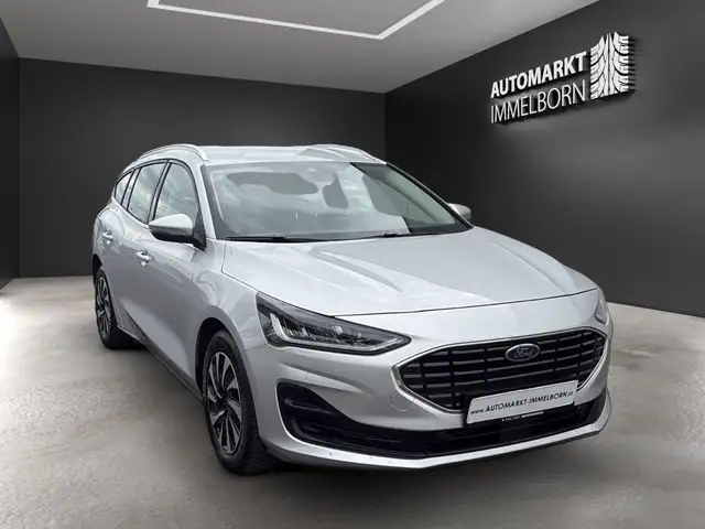 Ford Focus view 2