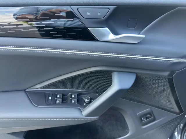 Volkswagen Tiguan view 8