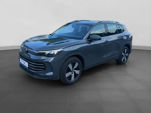 Volkswagen Tiguan view 2