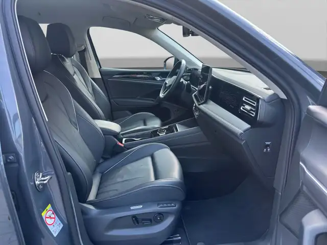 Volkswagen Tiguan view 4