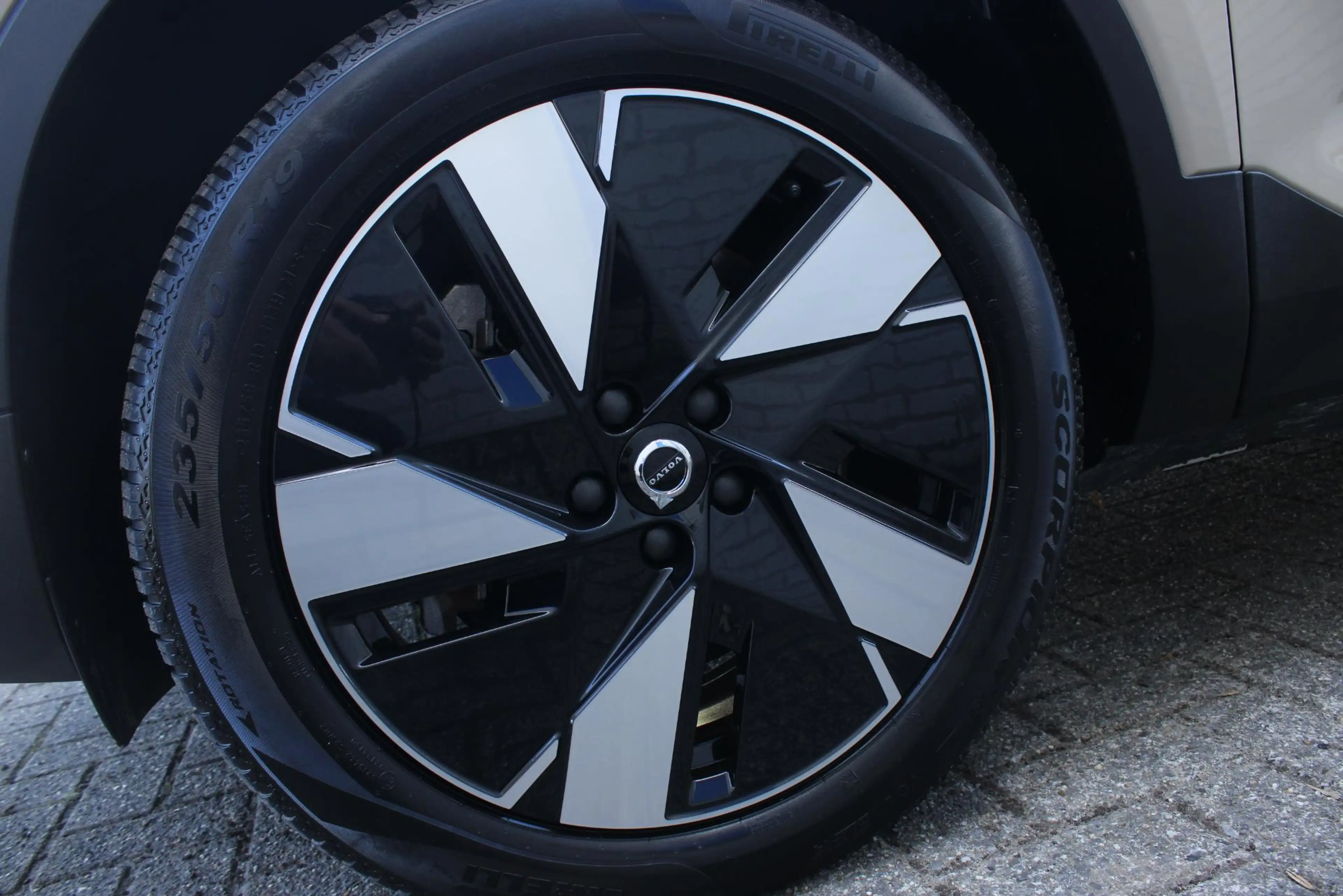 Volvo EX40 Single Motor Extended Range Plus 82 kWh | Trekhaak — photo 7