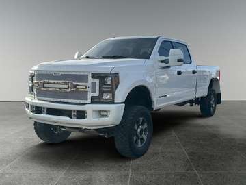 XLT Crew Cab / Back Up Camera / Heated Seats