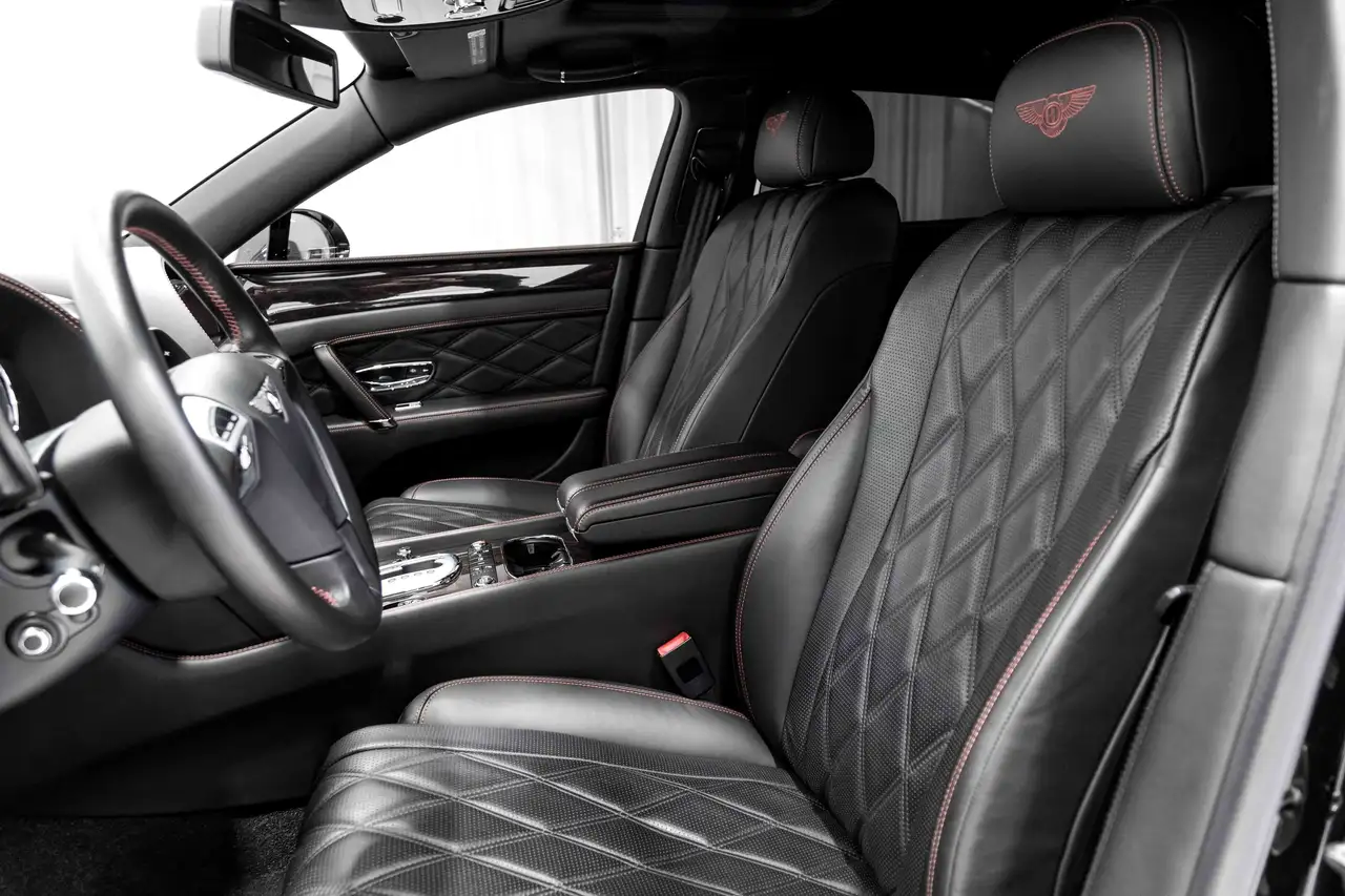 Bentley Flying Spur снимка Bentley Flying Spur