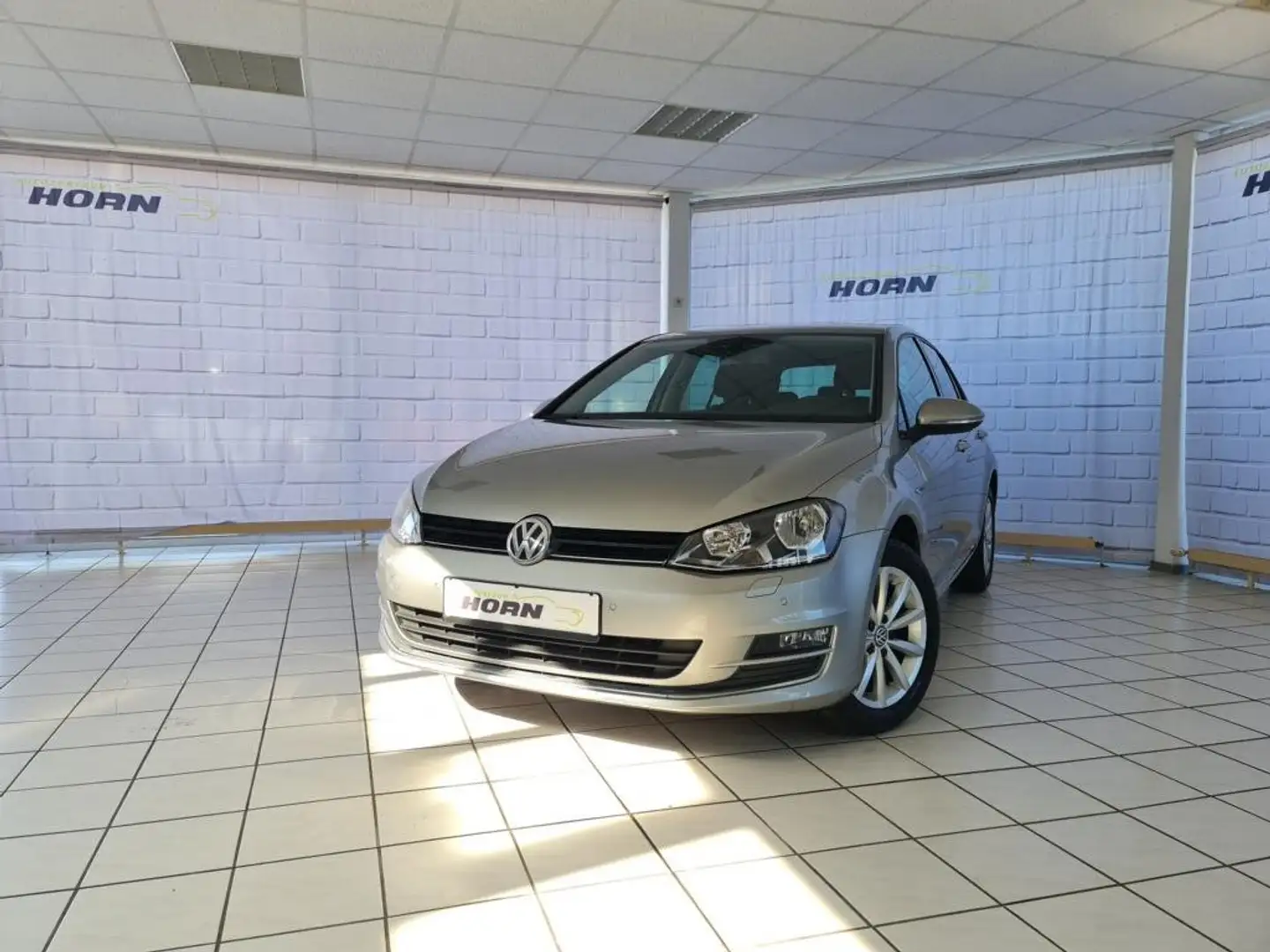 Volkswagen Golf Lounge BMT, 1.Hand, unfallfrei, Scheckheft, LMF Grau - 1