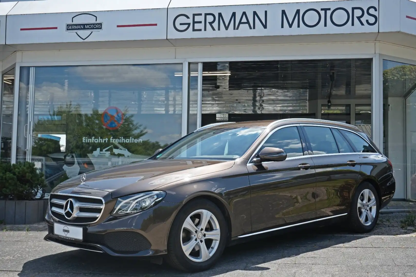 Mercedes-Benz E 220 T d 9G Avantgarde *LED|CAM|NAVI|TOTWINKEL* Коричневий - 1