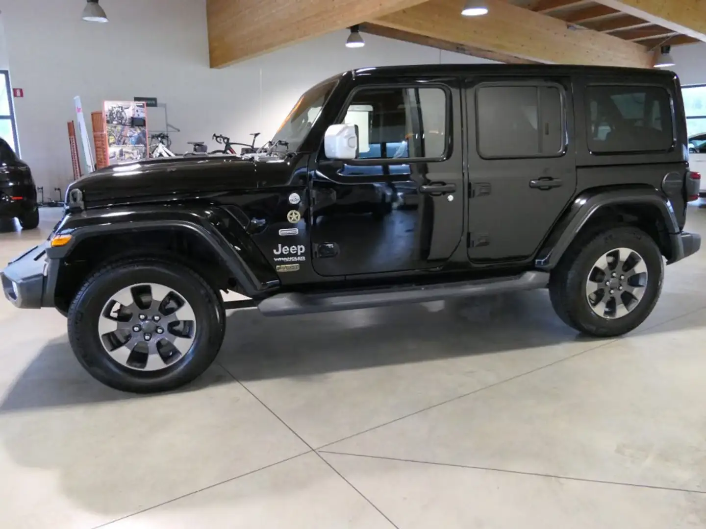 Jeep Wrangler Unlimited 2.2 Mjt II Sahara Schwarz - 2