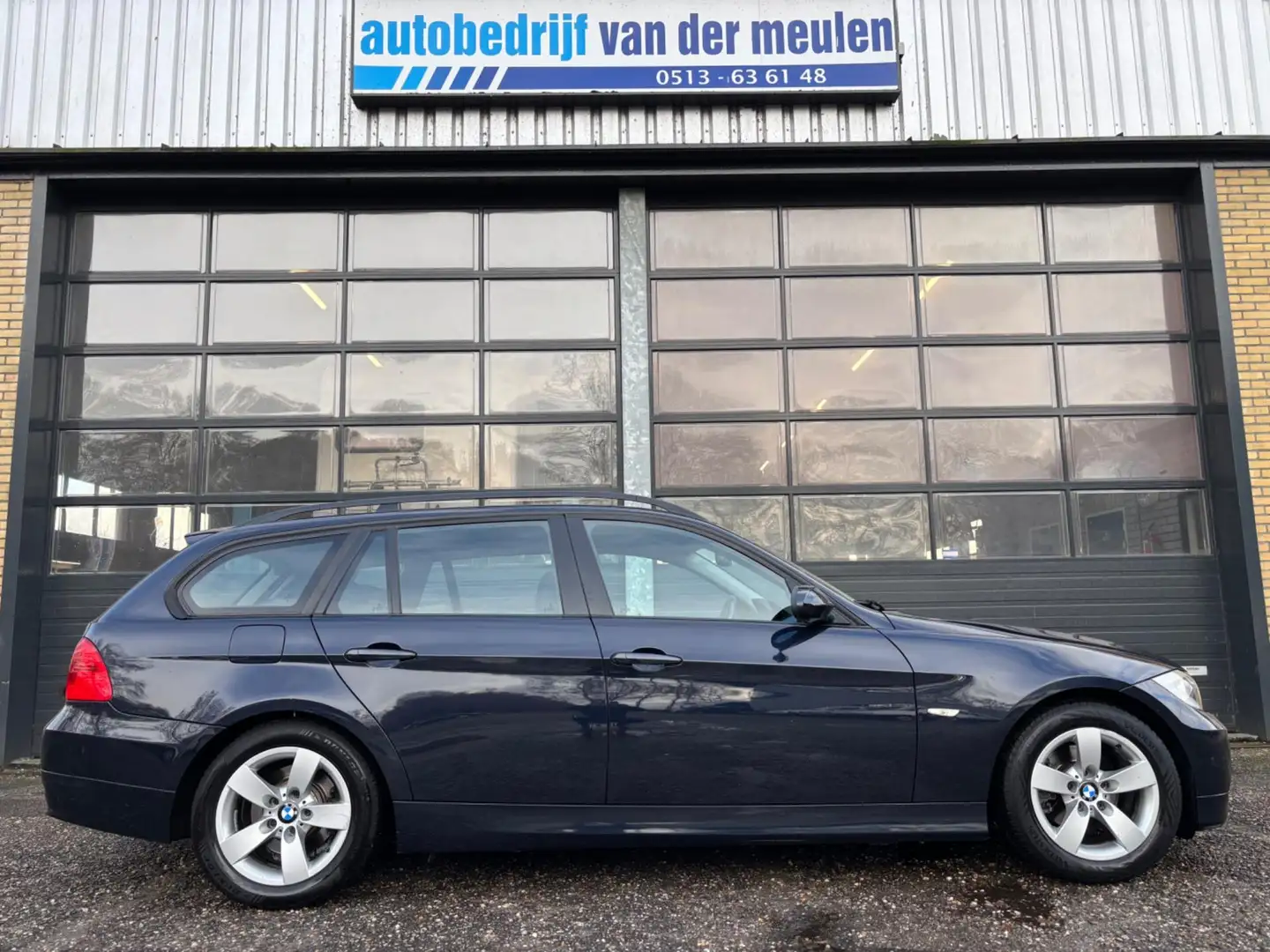 BMW 320 3-serie Touring 320i automaat dealerauto! Blau - 2