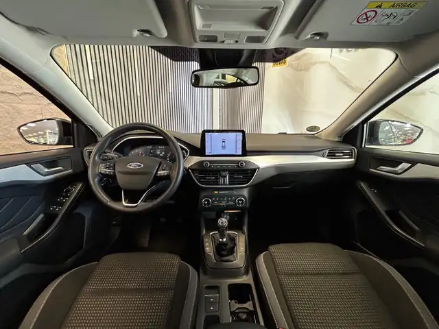 Ford Focus view 9