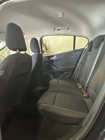 Ford Focus view 13