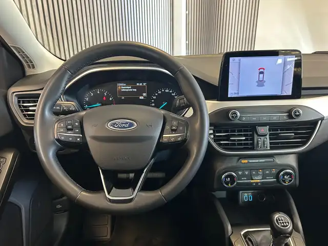 Ford Focus view 10
