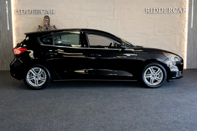 Ford Focus view 4