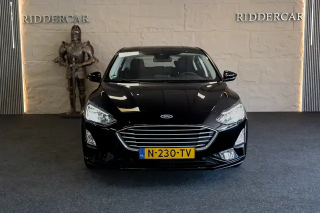 Ford Focus view 2