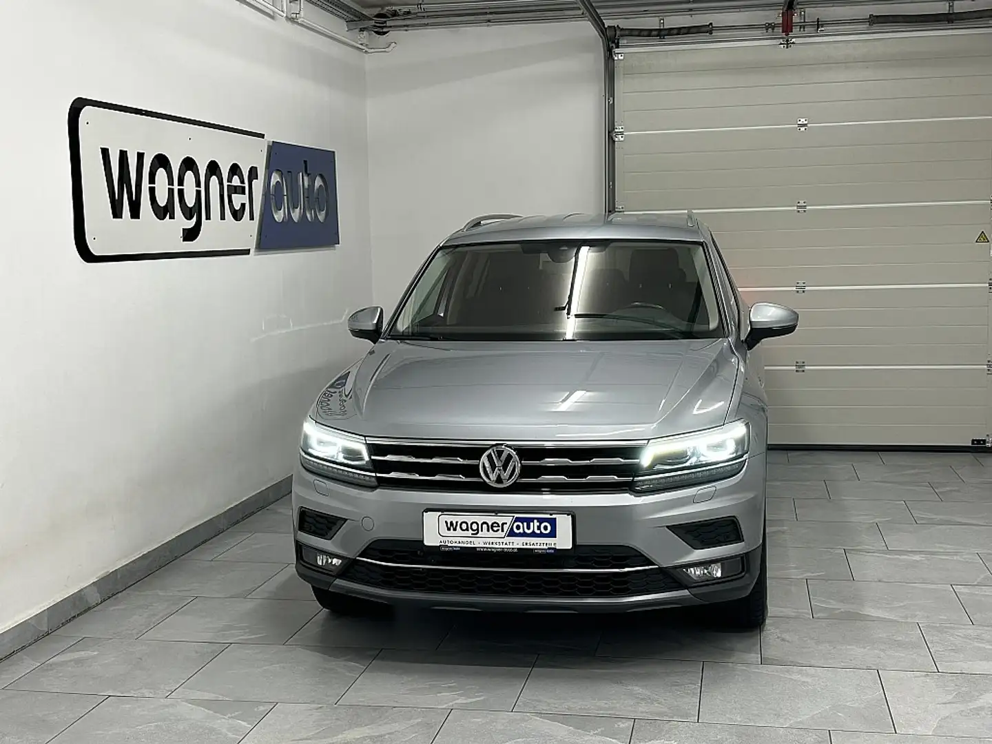 Volkswagen Tiguan Allspace Tiguan 2,0 TDI SCR 4Motion Allspace Highline DS... Grau - 1