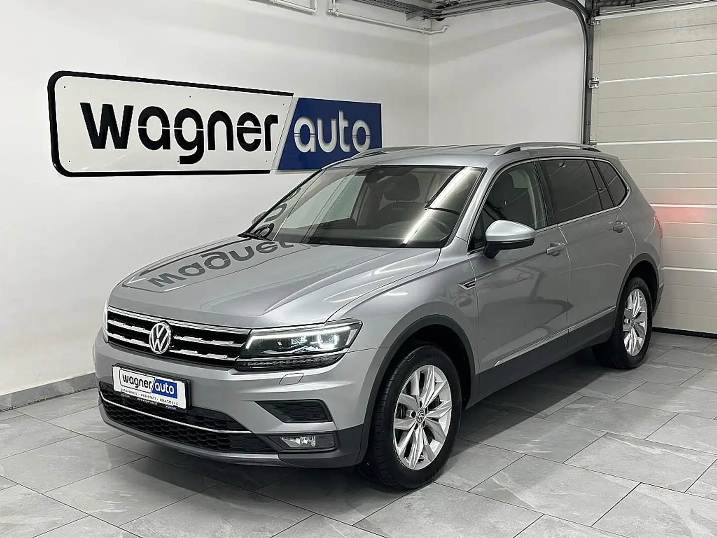 Volkswagen Tiguan Allspace Tiguan 2,0 TDI SCR 4Motion Allspace Highline DS... Grau - 2