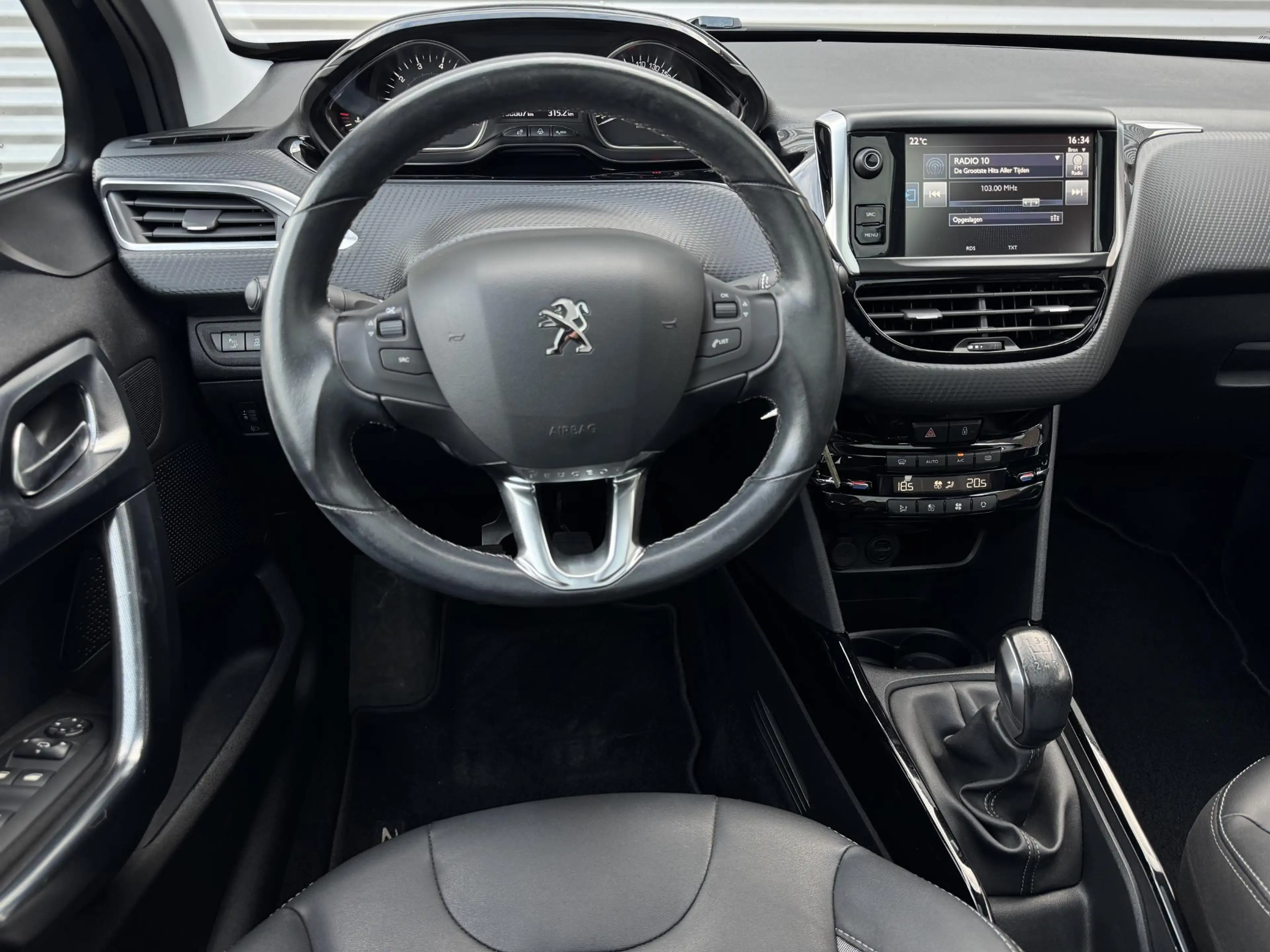 Peugeot 2008 1.2 PureTech Allure Carplay|Pano|D-riem vv in 2024 — photo 2