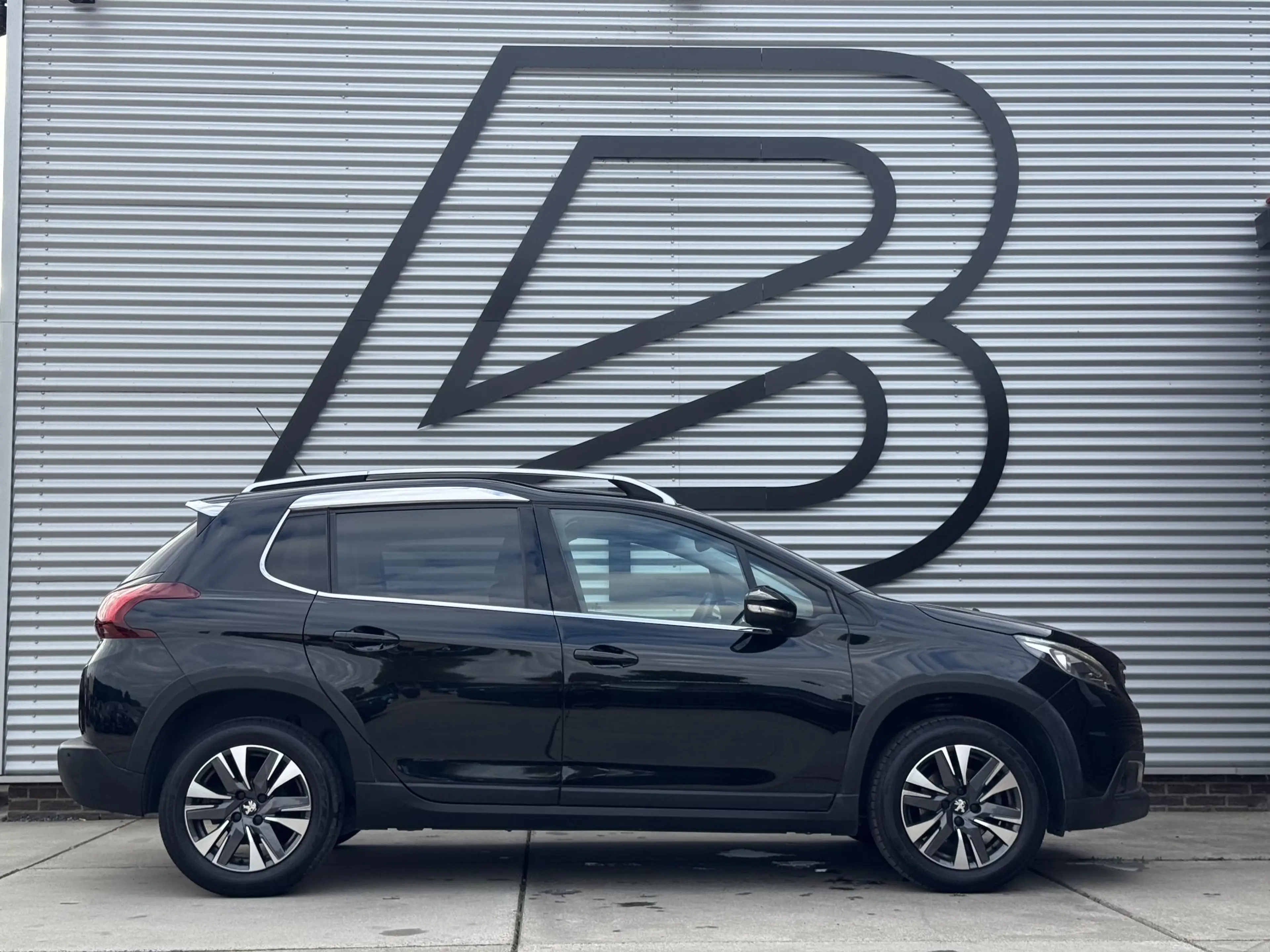 Peugeot 2008 1.2 PureTech Allure Carplay|Pano|D-riem vv in 2024 — photo 10