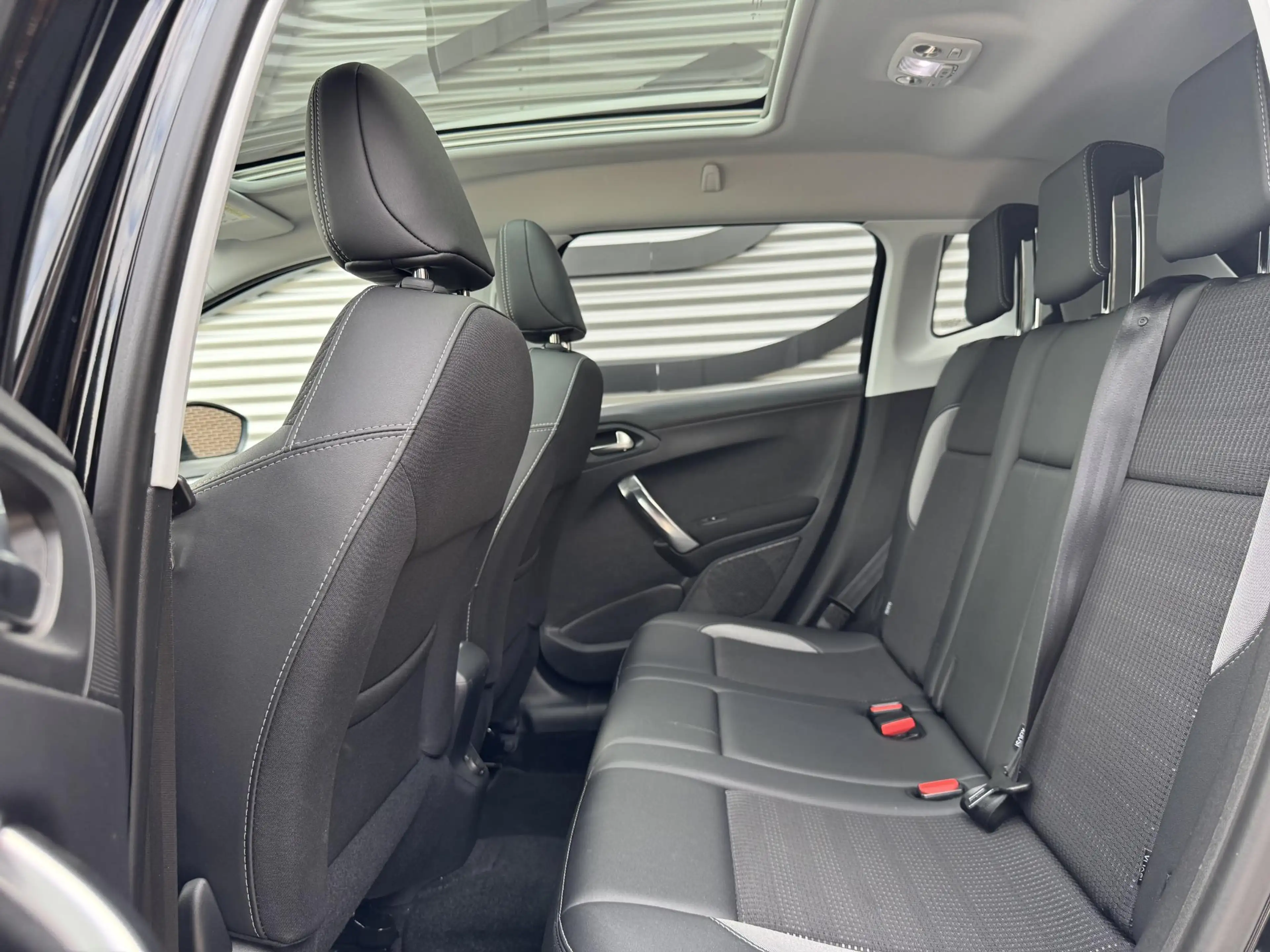 Peugeot 2008 1.2 PureTech Allure Carplay|Pano|D-riem vv in 2024 — photo 9