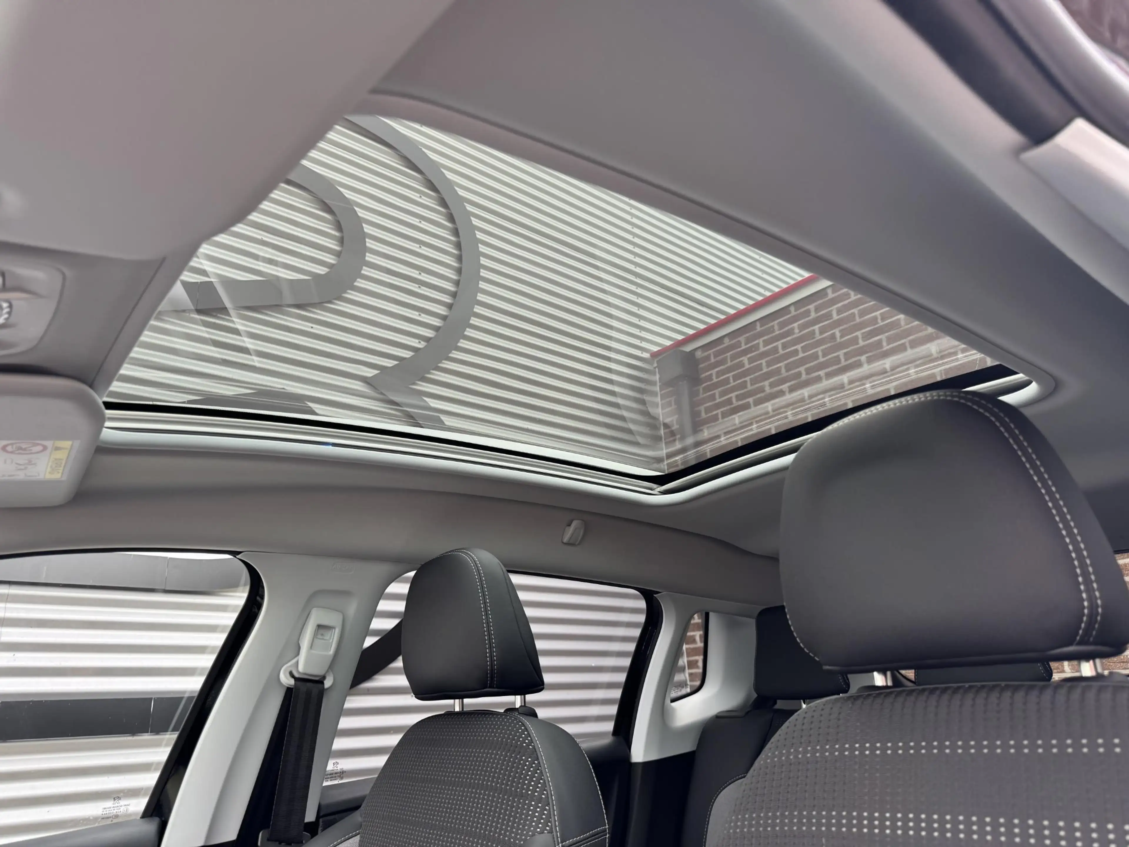 Peugeot 2008 1.2 PureTech Allure Carplay|Pano|D-riem vv in 2024 — photo 5